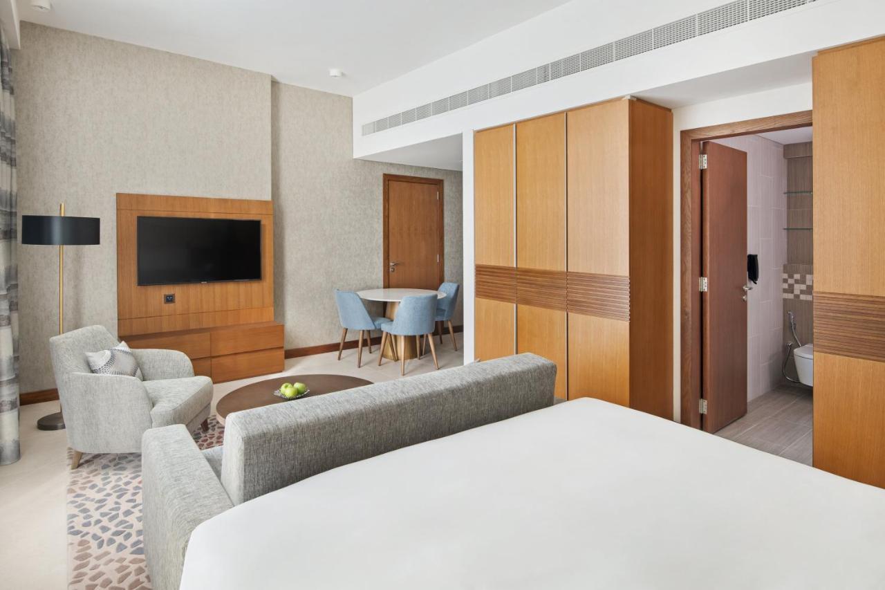 Staybridge Suites Dubai Al-Maktoum Airport By Ihg Exterior photo