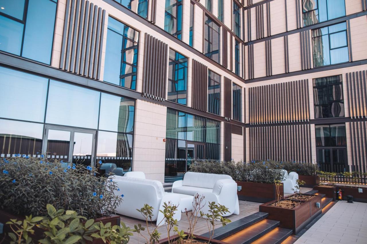 Staybridge Suites Dubai Al-Maktoum Airport By Ihg Exterior photo